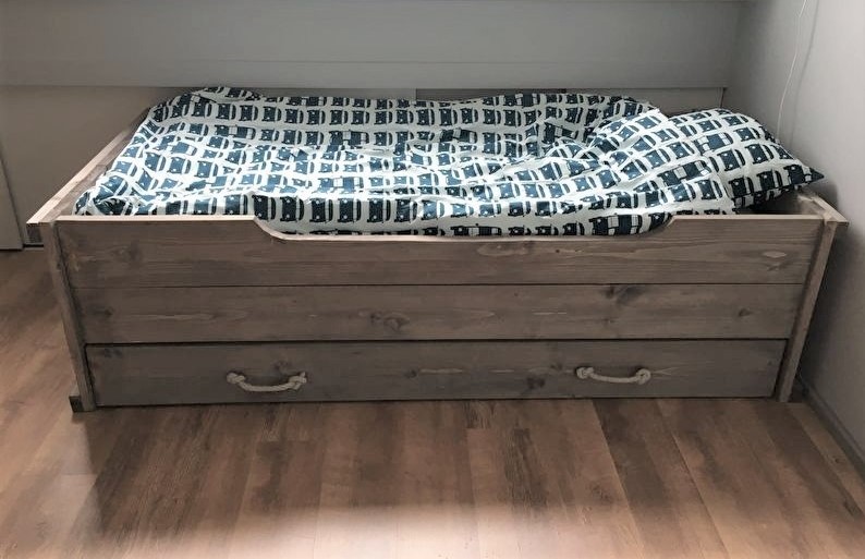 Stoer houten bed met opbergruimte Jamy
