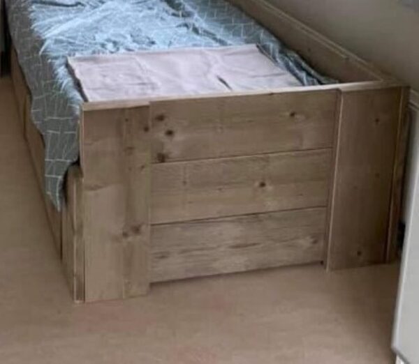 Houten eenpersoonsbed met lades Henry