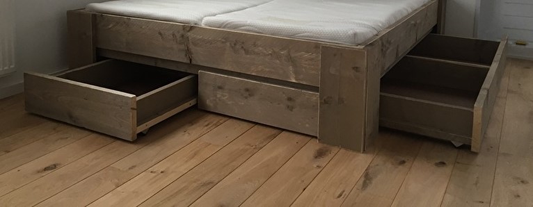 Houten tweepersoonsbed met opberglades Rosa
