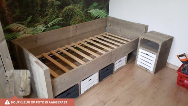 kinderbed met opbergruimte steigerhout