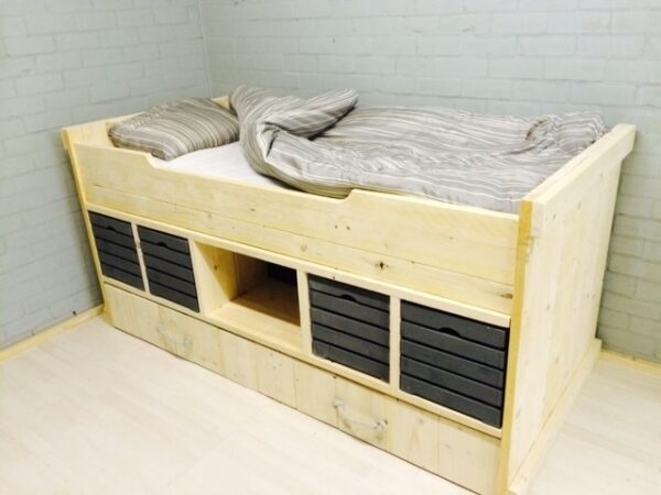 kinderbed met opbergruimte Jan Julius