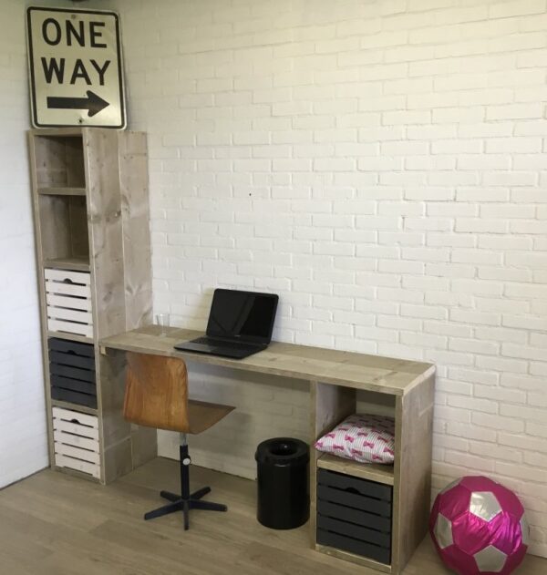 Bureau met kast