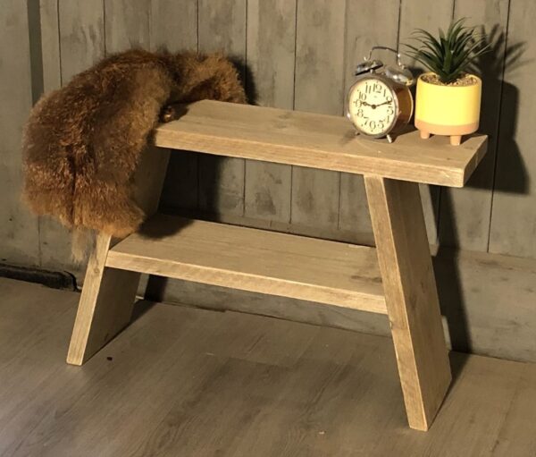 Houten bankje met legplankje