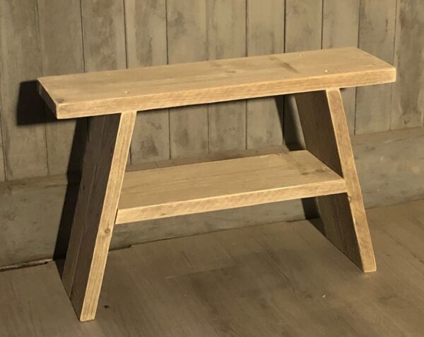 Houten bankje met legplankje